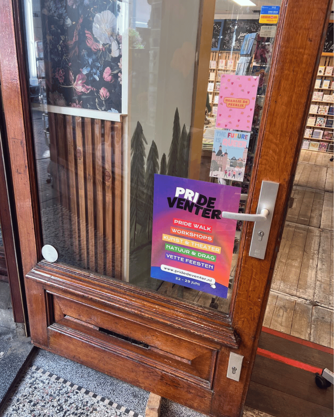 Poster bij Alternote