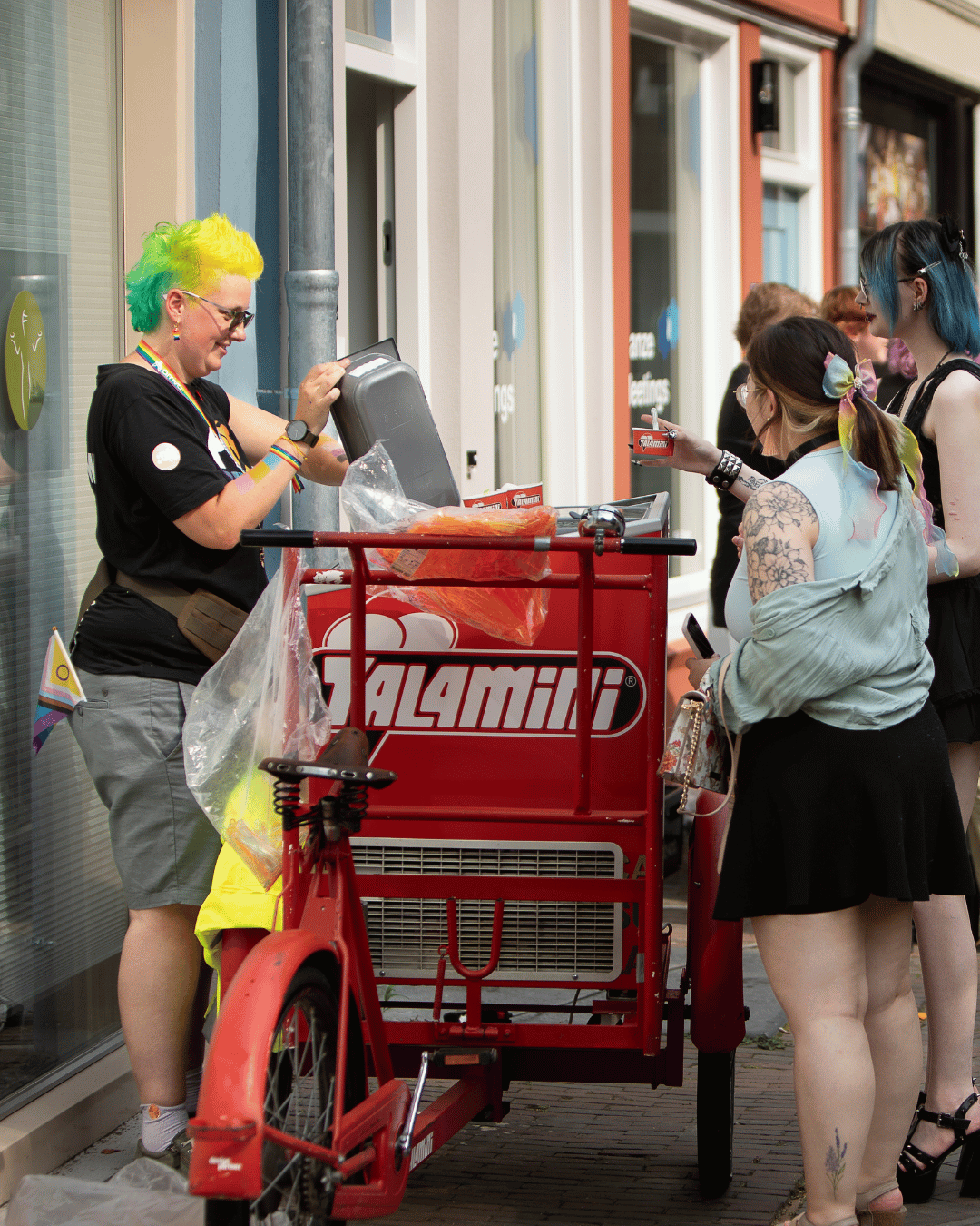 Gratis ijs van Talamini bij de Pride Walk