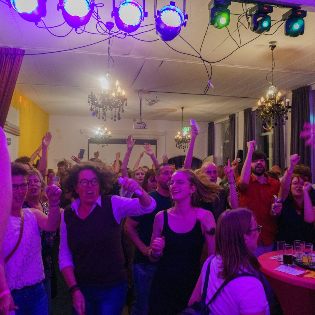 Dragpalace muziekbingo Pride Deventer De Fermerie