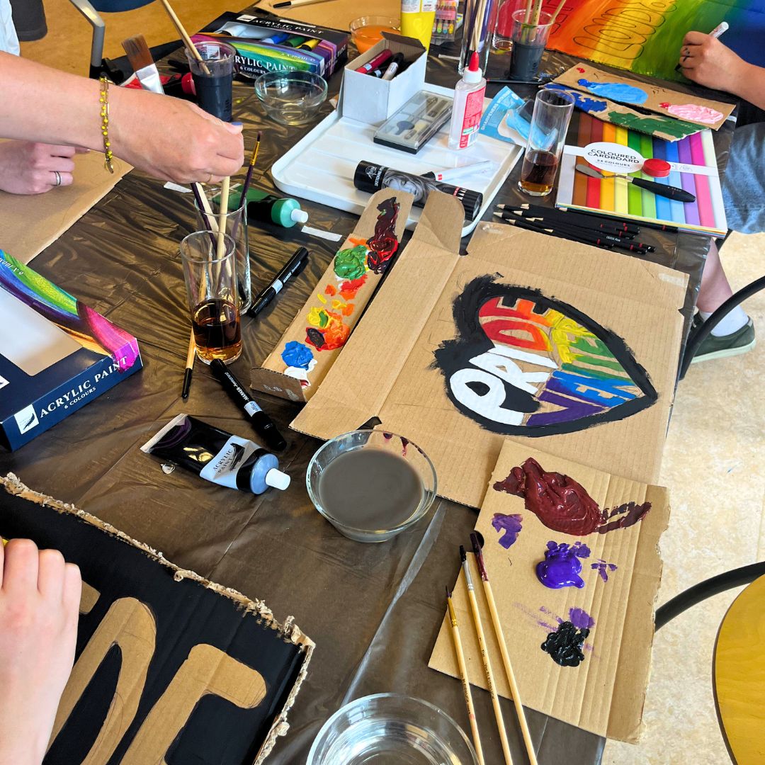 Pride Walk protestborden maken Deventer COC Pride Walk protestborden maken Deventer COC